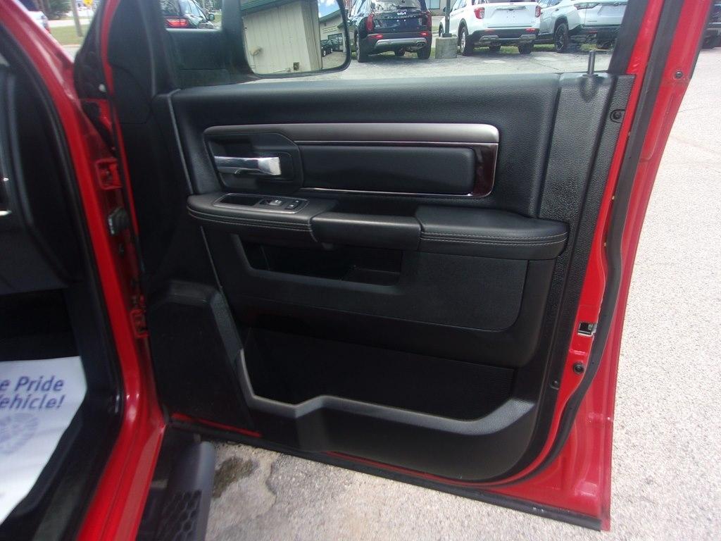 RAM 1500 4WD Crew Cab 149" Sport 2017