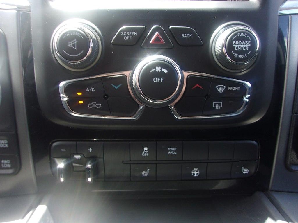 RAM 1500 4WD Crew Cab 149" Sport 2017