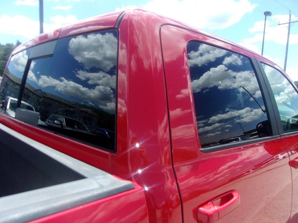 RAM 1500 4WD Crew Cab 149" Sport 2017