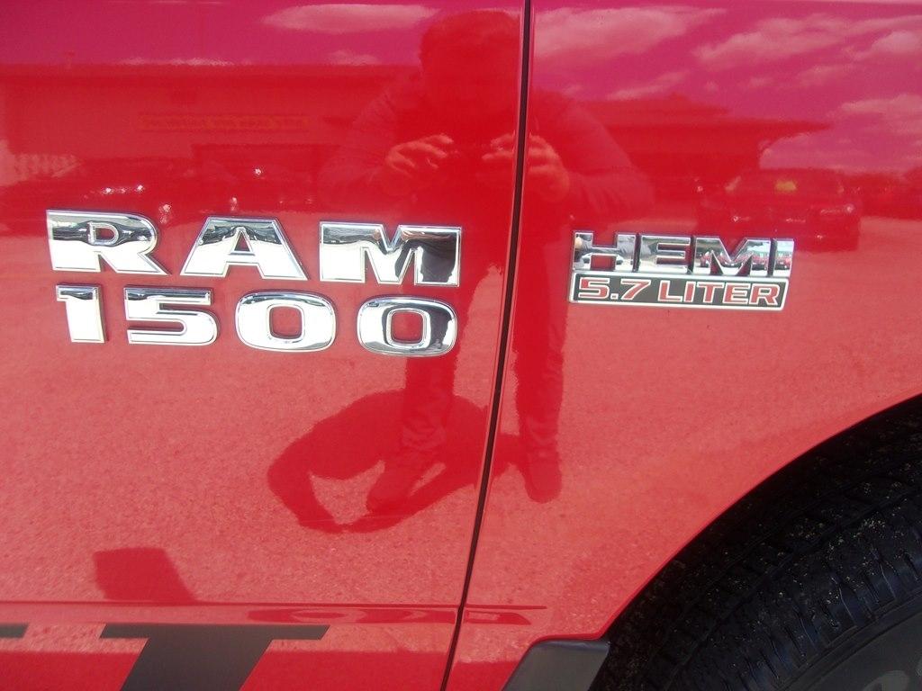 RAM 1500 4WD Crew Cab 149" Sport 2017