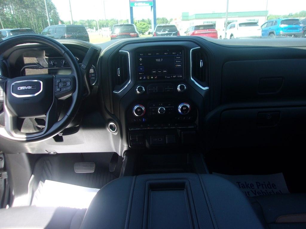 GMC Sierra 1500 4WD Crew Cab 147" AT4 2021