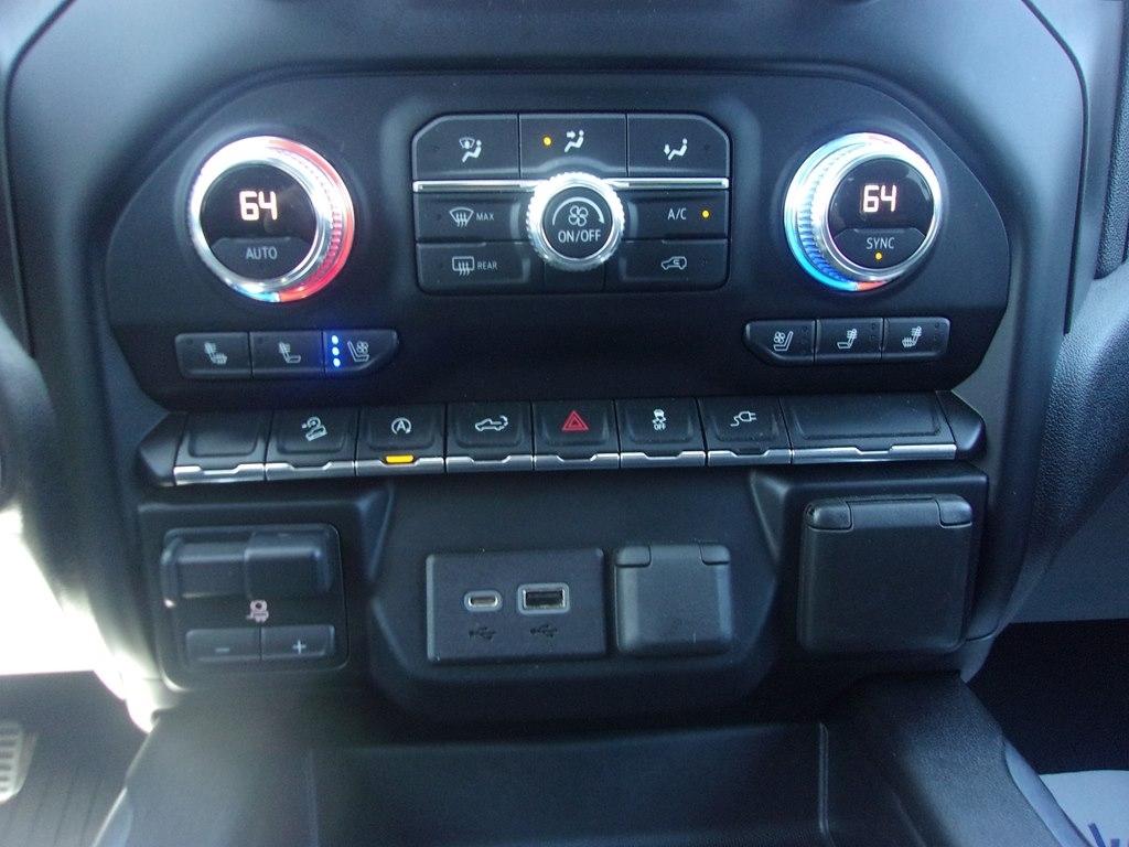 GMC Sierra 1500 4WD Crew Cab 147" AT4 2021