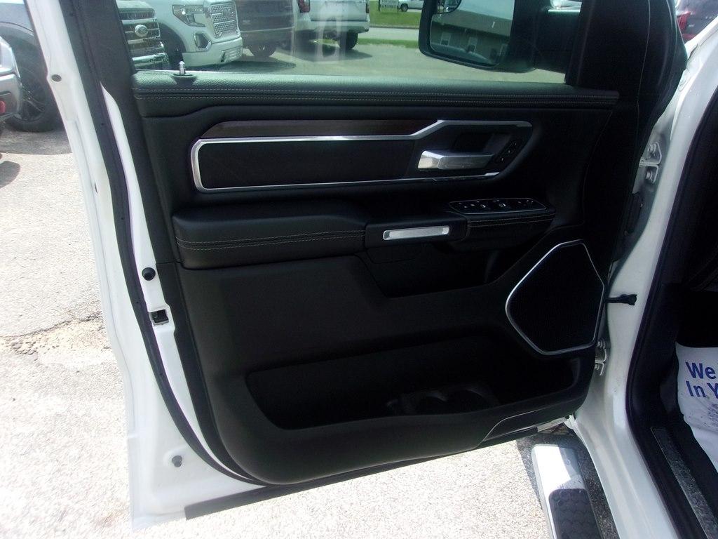 RAM 1500 Laramie 4x4 Crew Cab 5'7" Box 2021