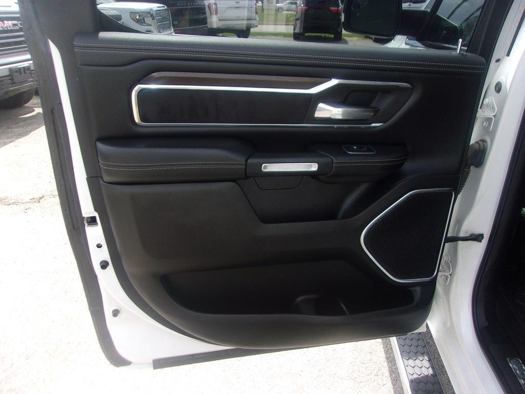 RAM 1500 Laramie 4x4 Crew Cab 5'7" Box 2021