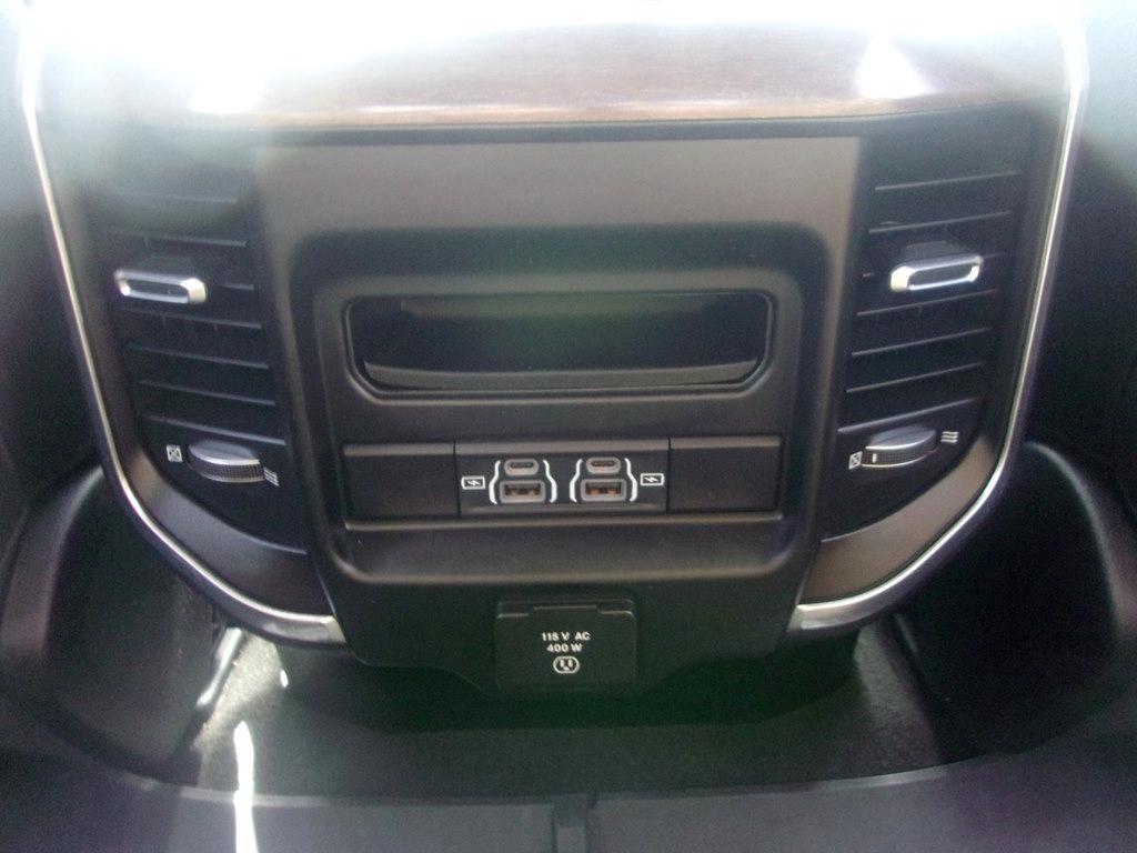 RAM 1500 Laramie 4x4 Crew Cab 5'7" Box 2021