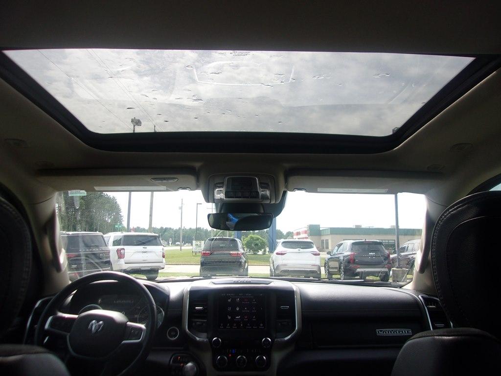 RAM 1500 Laramie 4x4 Crew Cab 5'7" Box 2021