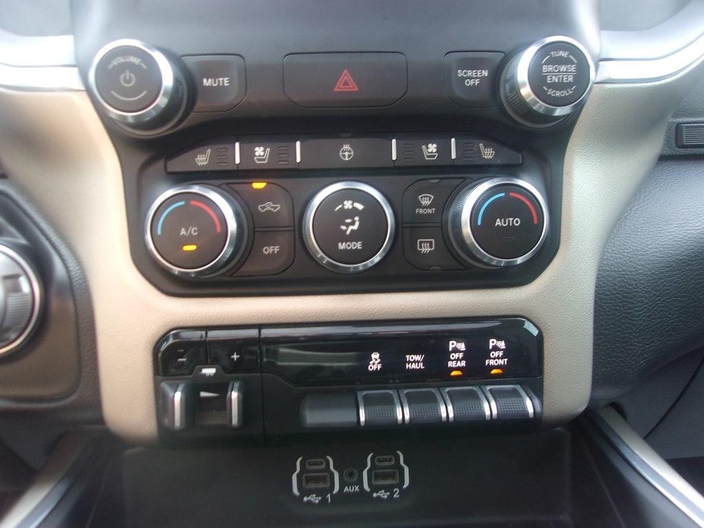 RAM 1500 Laramie 4x4 Crew Cab 5'7" Box 2021