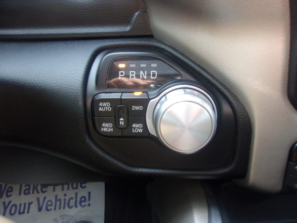 RAM 1500 Laramie 4x4 Crew Cab 5'7" Box 2021