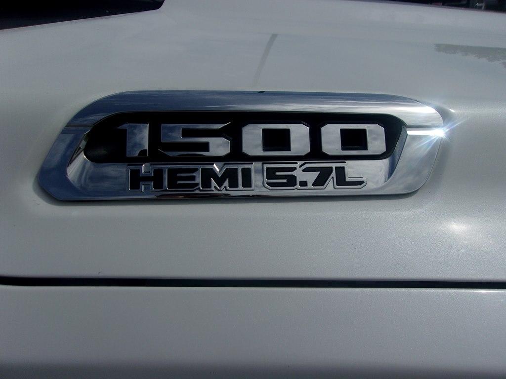 RAM 1500 Laramie 4x4 Crew Cab 5'7" Box 2021