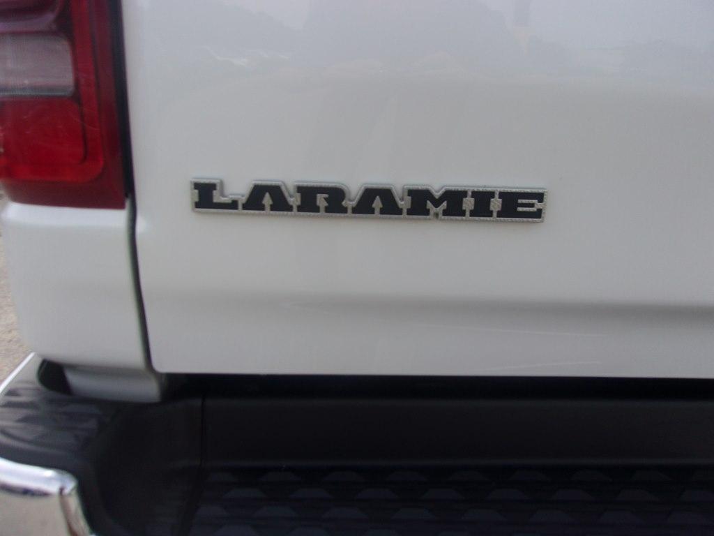 RAM 1500 Laramie 4x4 Crew Cab 5'7" Box 2021