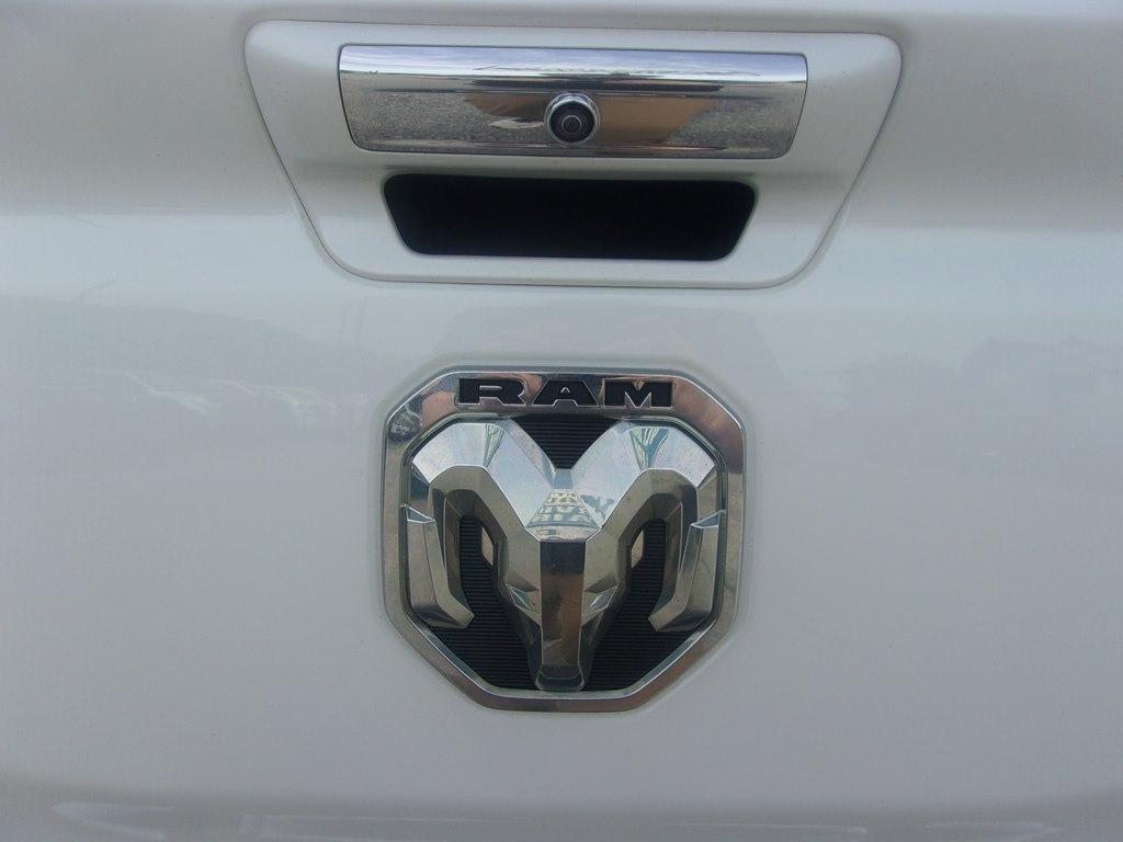 RAM 1500 Laramie 4x4 Crew Cab 5'7" Box 2021