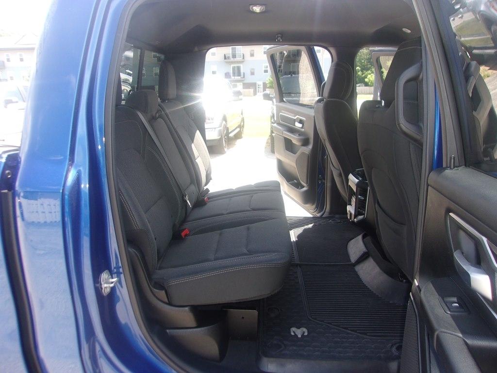 RAM 1500 Big Horn 4x4 Crew Cab 5'7" Box 2019