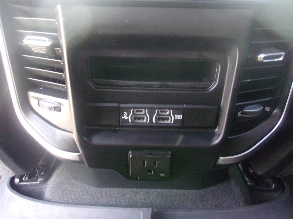 RAM 1500 Big Horn 4x4 Crew Cab 5'7" Box 2019