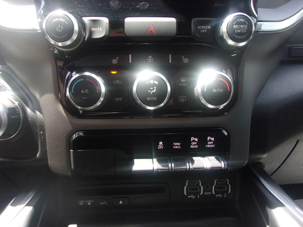 RAM 1500 Big Horn 4x4 Crew Cab 5'7" Box 2019