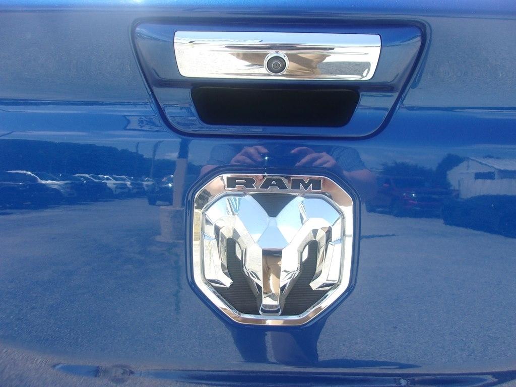 RAM 1500 Big Horn 4x4 Crew Cab 5'7" Box 2019