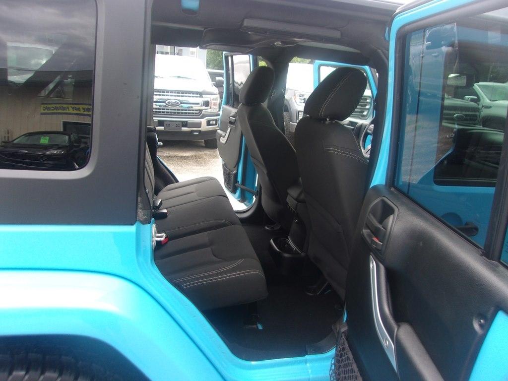 Jeep Wrangler Unlimited 4WD 4dr Sahara 2017