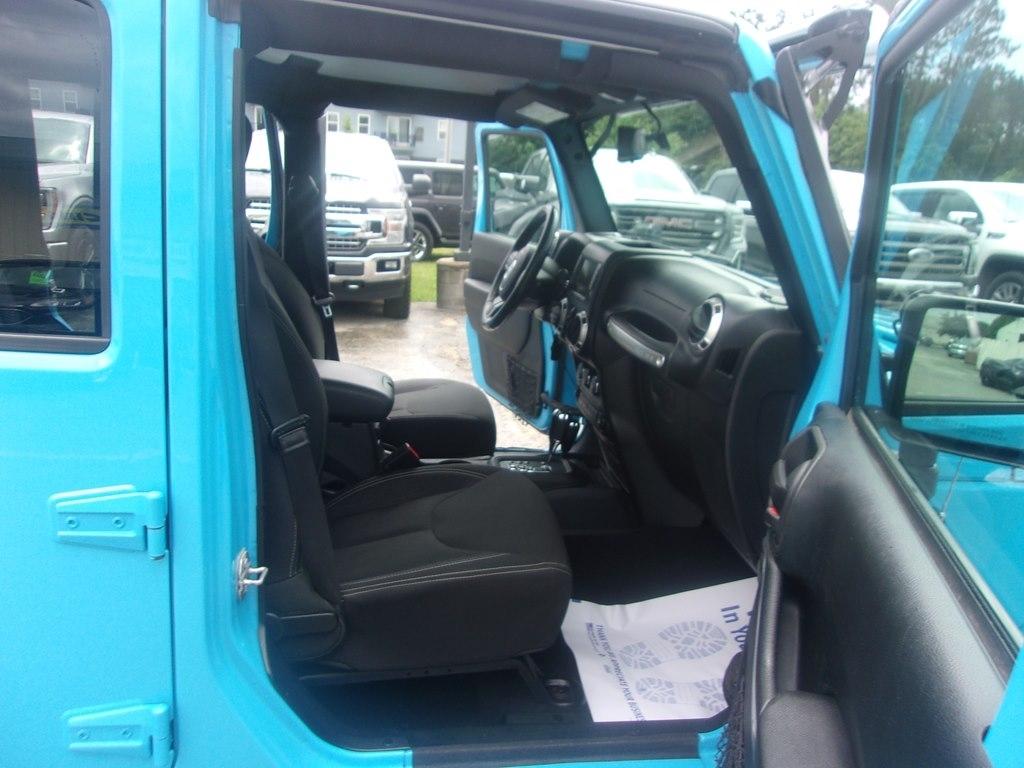 Jeep Wrangler Unlimited 4WD 4dr Sahara 2017