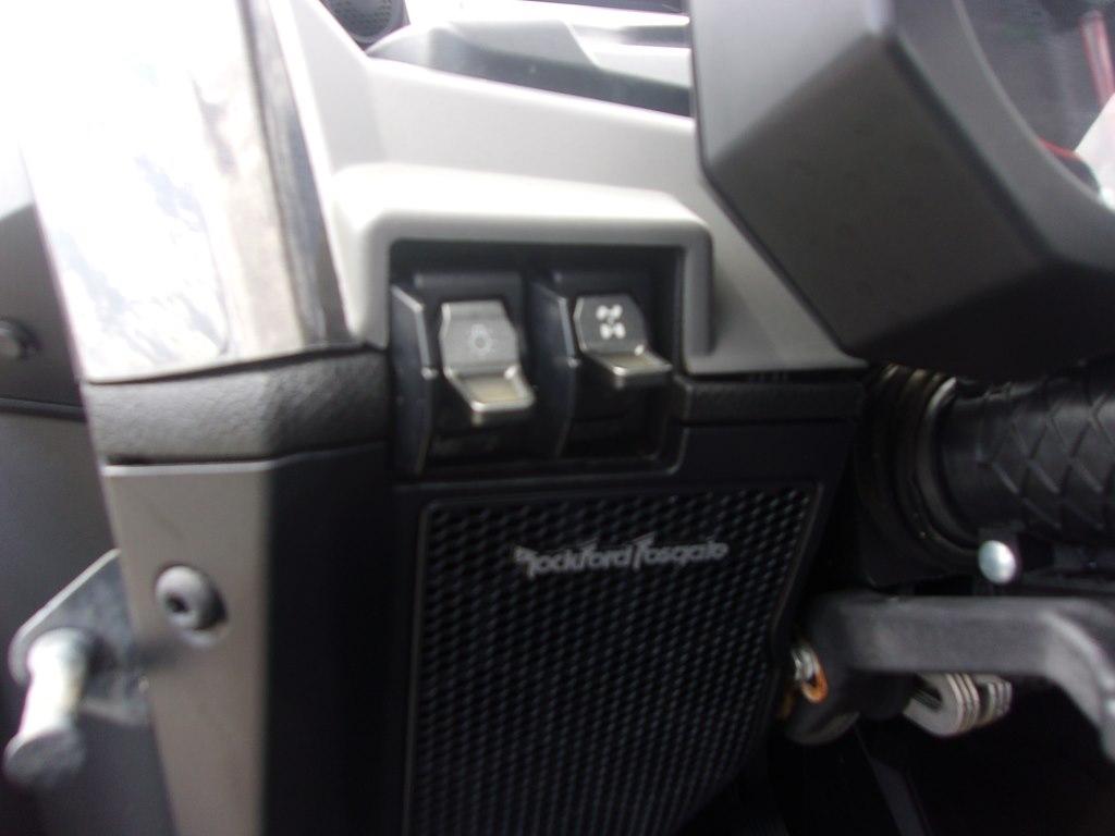 Polaris RZR  2024