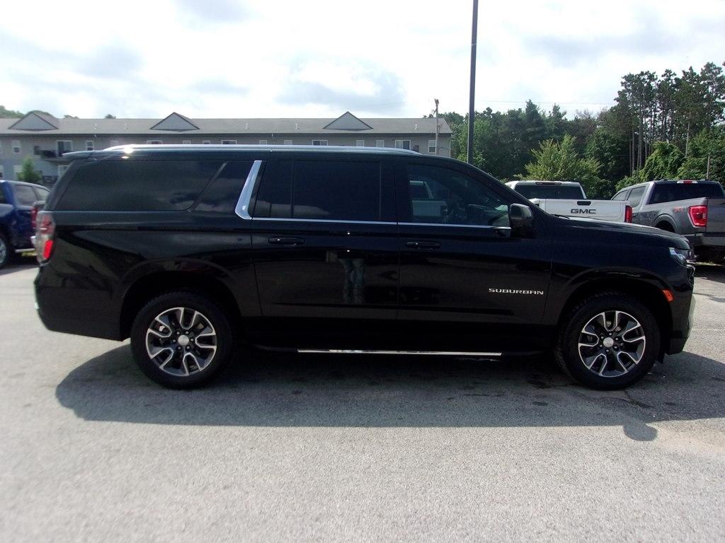 Chevrolet Suburban 4WD 4dr LT 2022