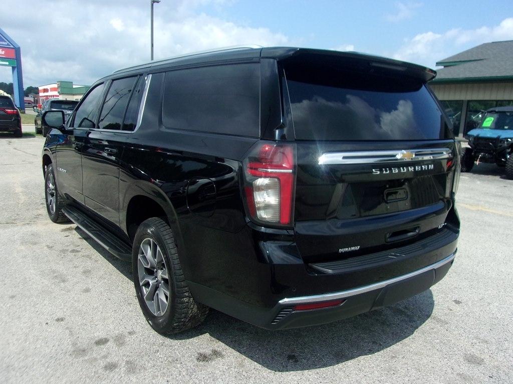 Chevrolet Suburban 4WD 4dr LT 2022