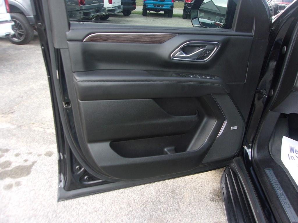 Chevrolet Suburban 4WD 4dr LT 2022