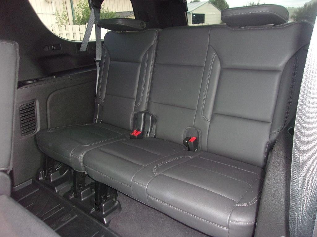 Chevrolet Suburban 4WD 4dr LT 2022