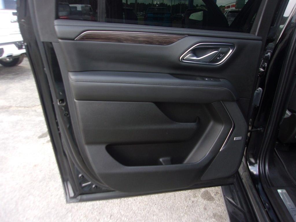 Chevrolet Suburban 4WD 4dr LT 2022