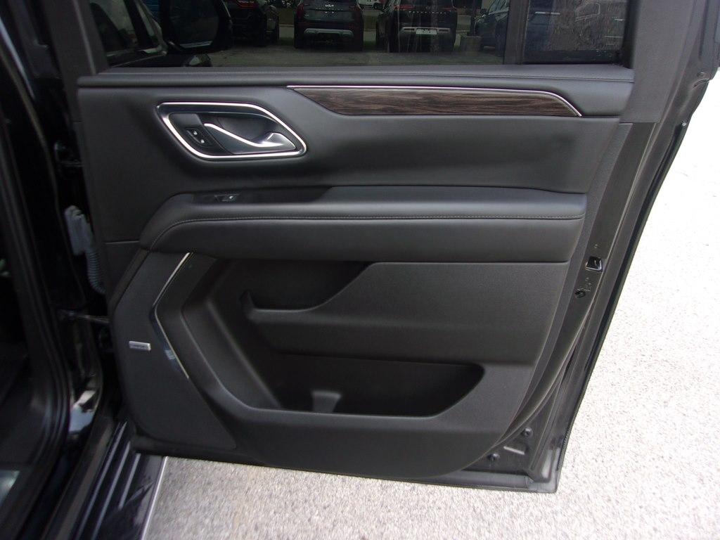 Chevrolet Suburban 4WD 4dr LT 2022