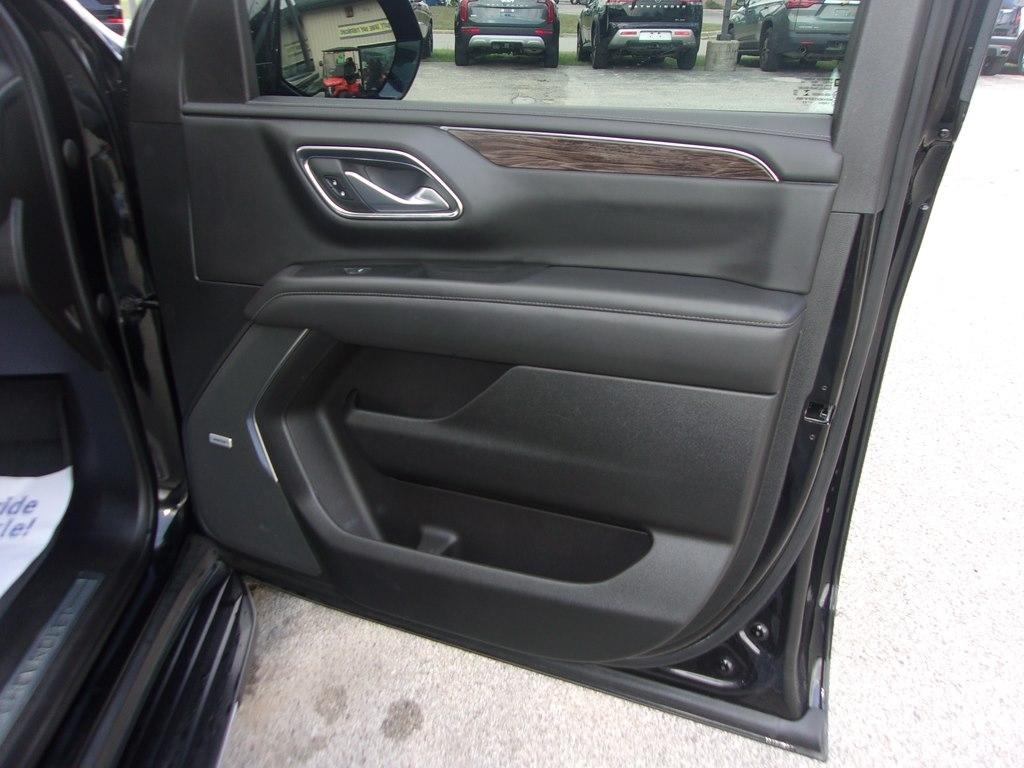Chevrolet Suburban 4WD 4dr LT 2022