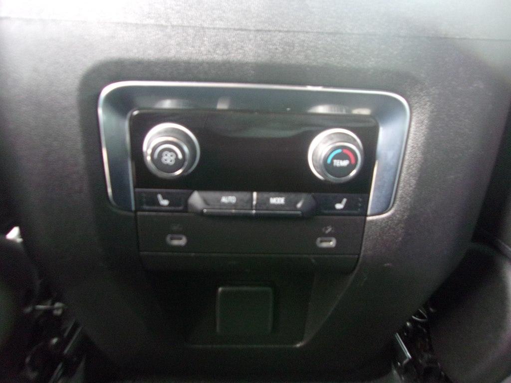 Chevrolet Suburban 4WD 4dr LT 2022