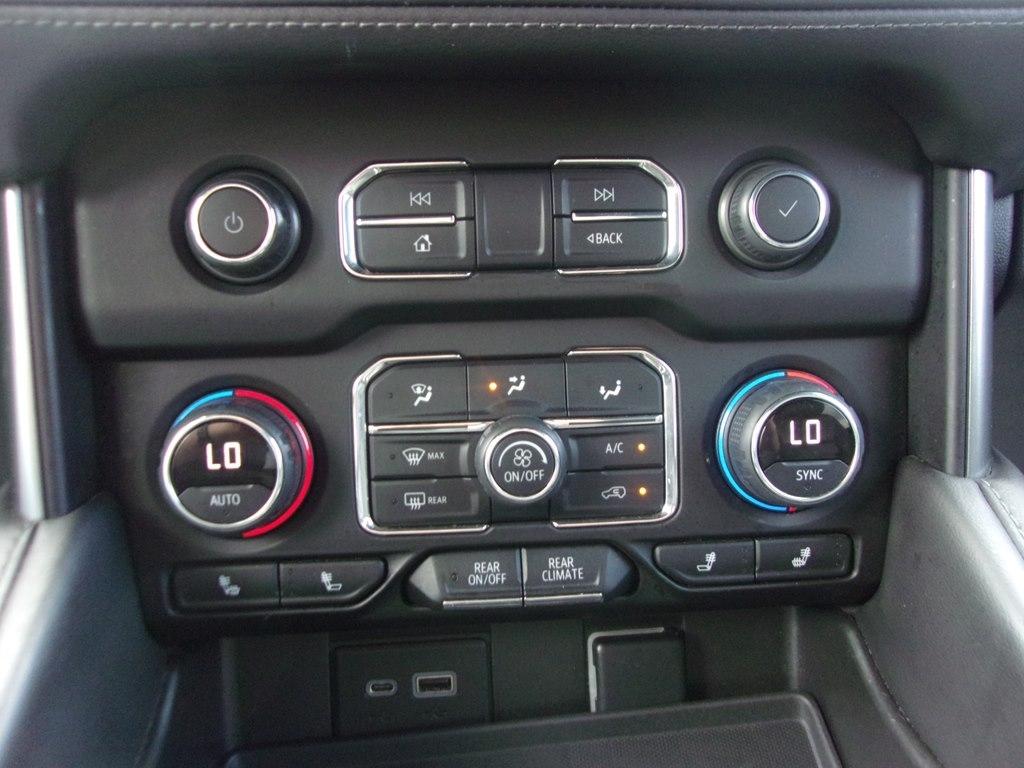 Chevrolet Suburban 4WD 4dr LT 2022