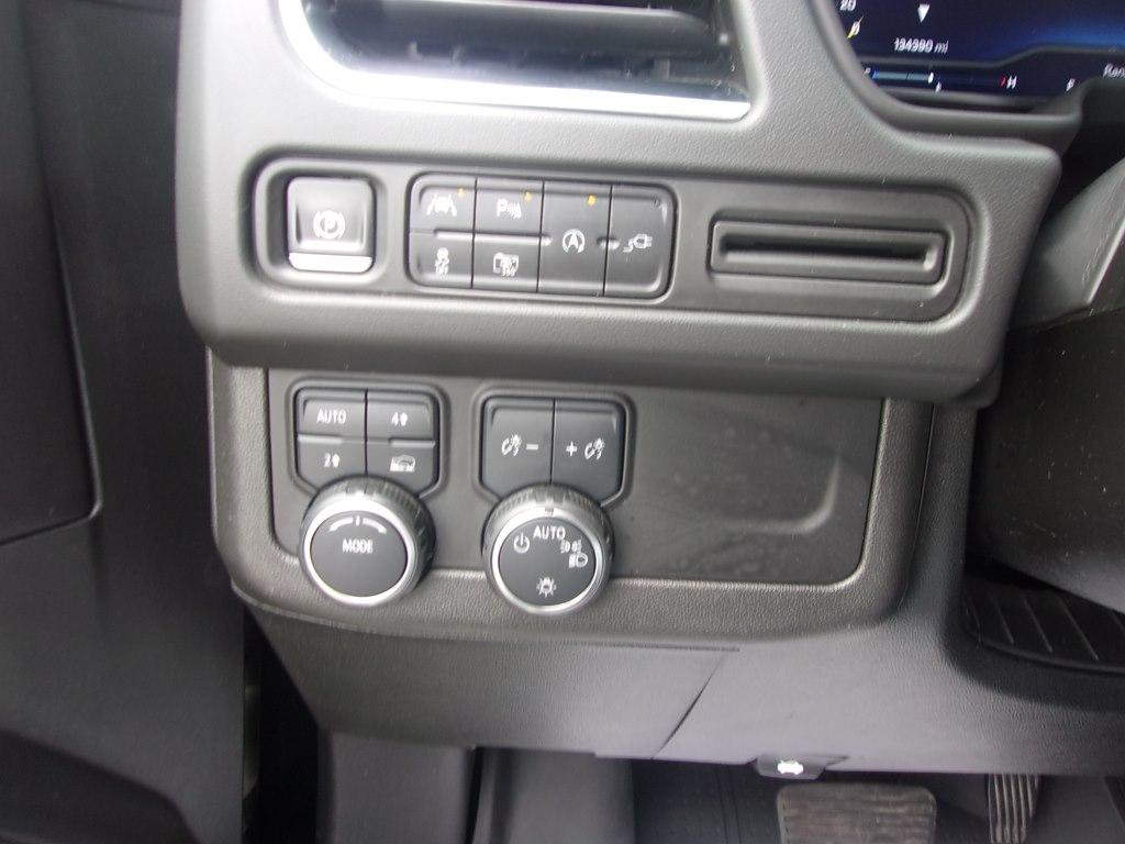 Chevrolet Suburban 4WD 4dr LT 2022