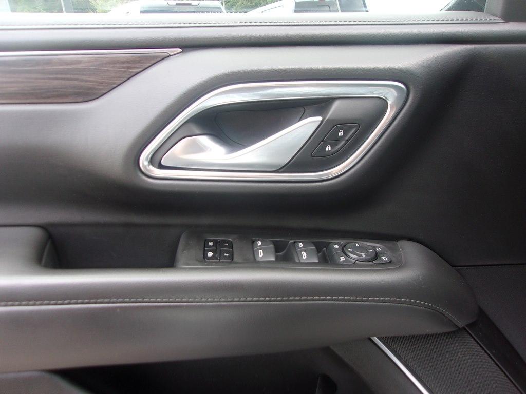 Chevrolet Suburban 4WD 4dr LT 2022