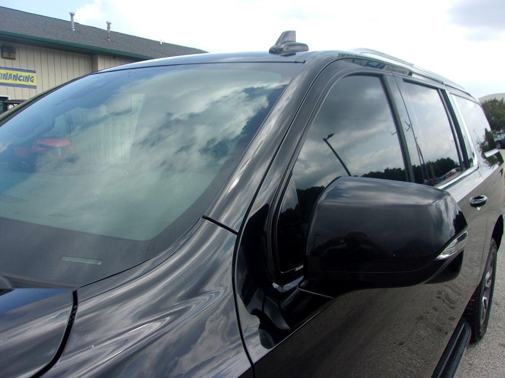 Chevrolet Suburban 4WD 4dr LT 2022