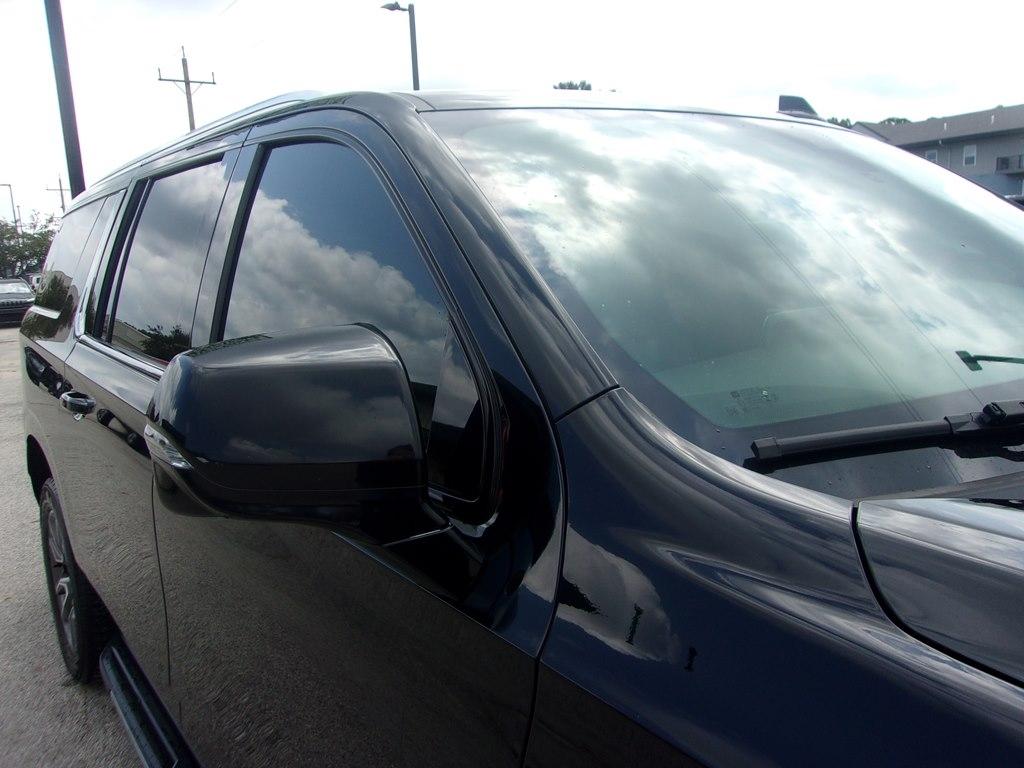 Chevrolet Suburban 4WD 4dr LT 2022