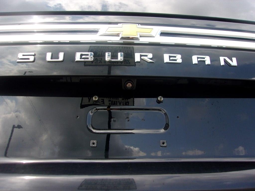 Chevrolet Suburban 4WD 4dr LT 2022