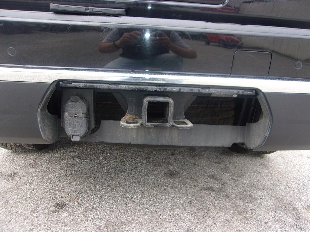Chevrolet Suburban 4WD 4dr LT 2022
