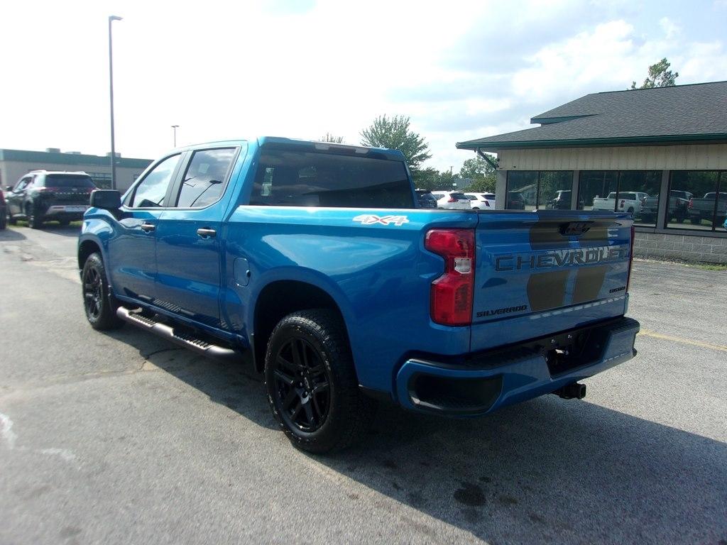 Chevrolet Silverado 1500 4WD Crew Cab 147" Custom 2024