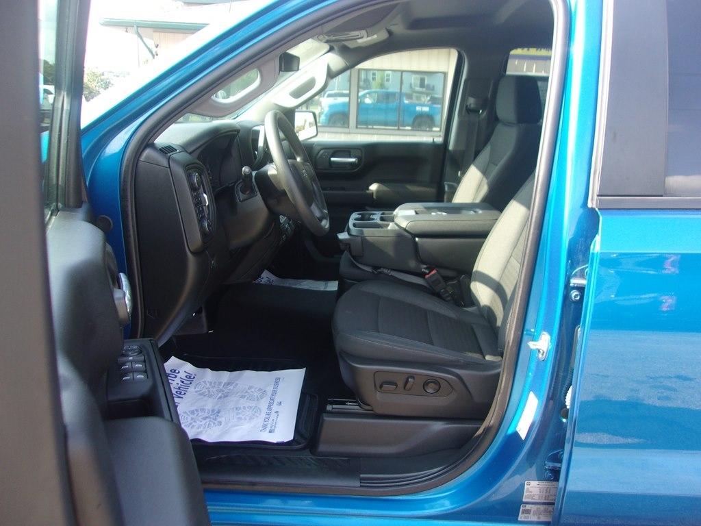 Chevrolet Silverado 1500 4WD Crew Cab 147" Custom 2024