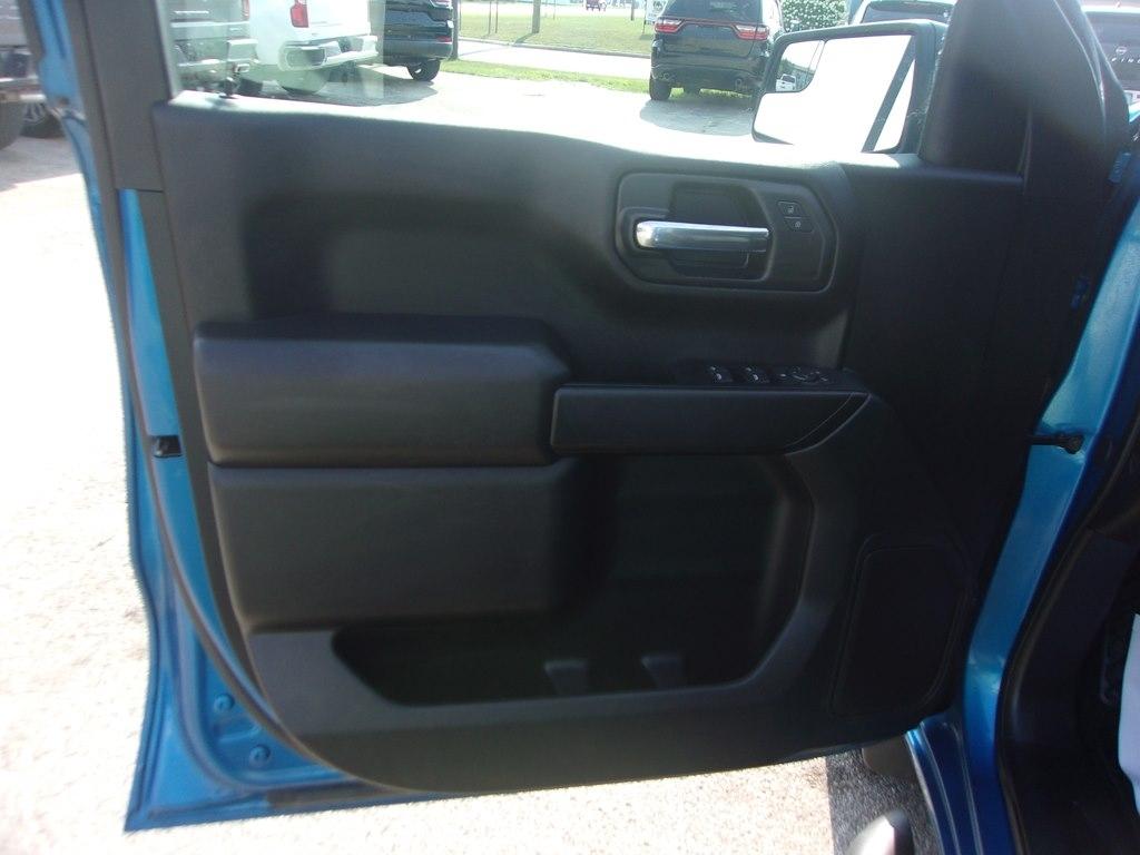 Chevrolet Silverado 1500 4WD Crew Cab 147" Custom 2024