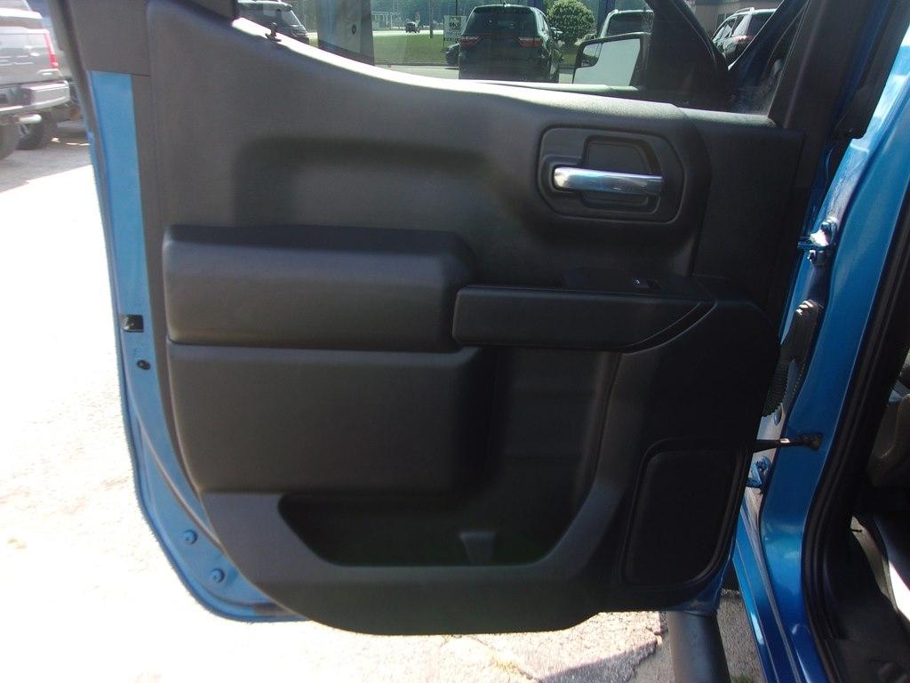Chevrolet Silverado 1500 4WD Crew Cab 147" Custom 2024