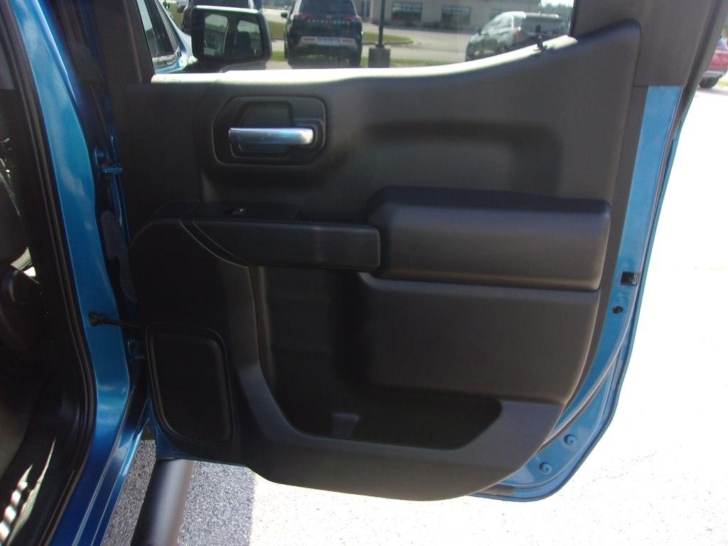 Chevrolet Silverado 1500 4WD Crew Cab 147" Custom 2024