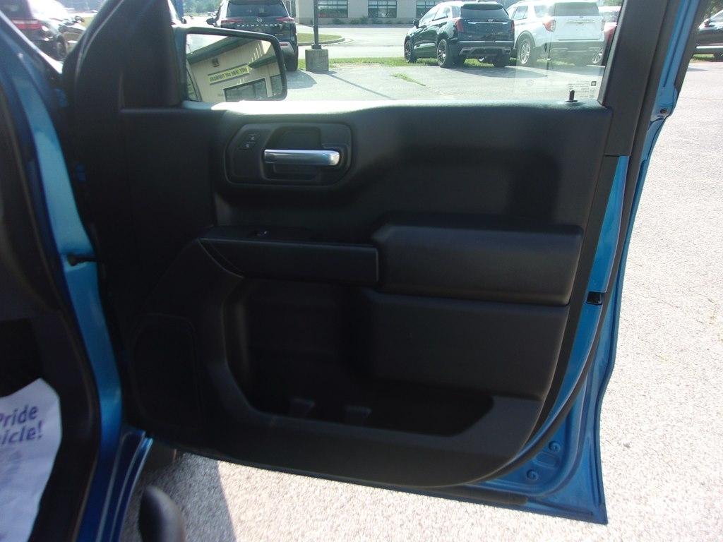 Chevrolet Silverado 1500 4WD Crew Cab 147" Custom 2024