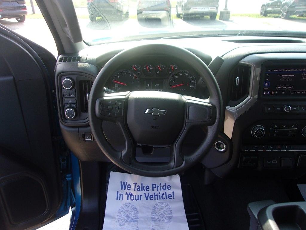 Chevrolet Silverado 1500 4WD Crew Cab 147" Custom 2024