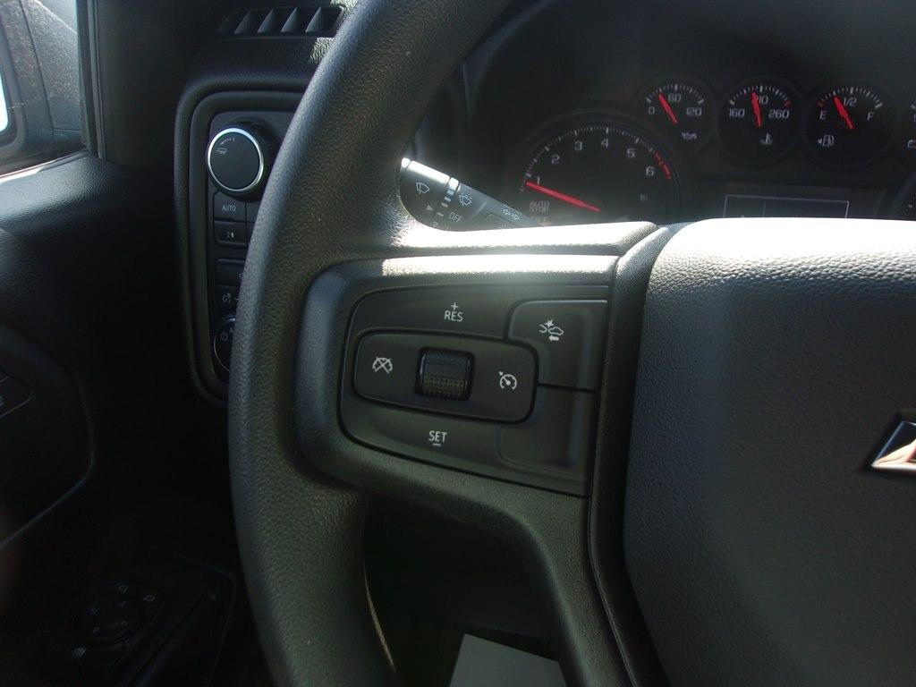 Chevrolet Silverado 1500 4WD Crew Cab 147" Custom 2024