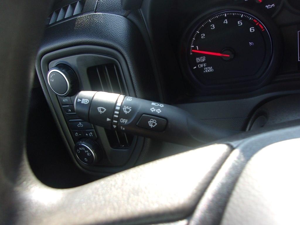 Chevrolet Silverado 1500 4WD Crew Cab 147" Custom 2024