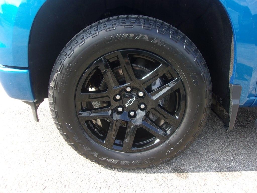 Chevrolet Silverado 1500 4WD Crew Cab 147" Custom 2024