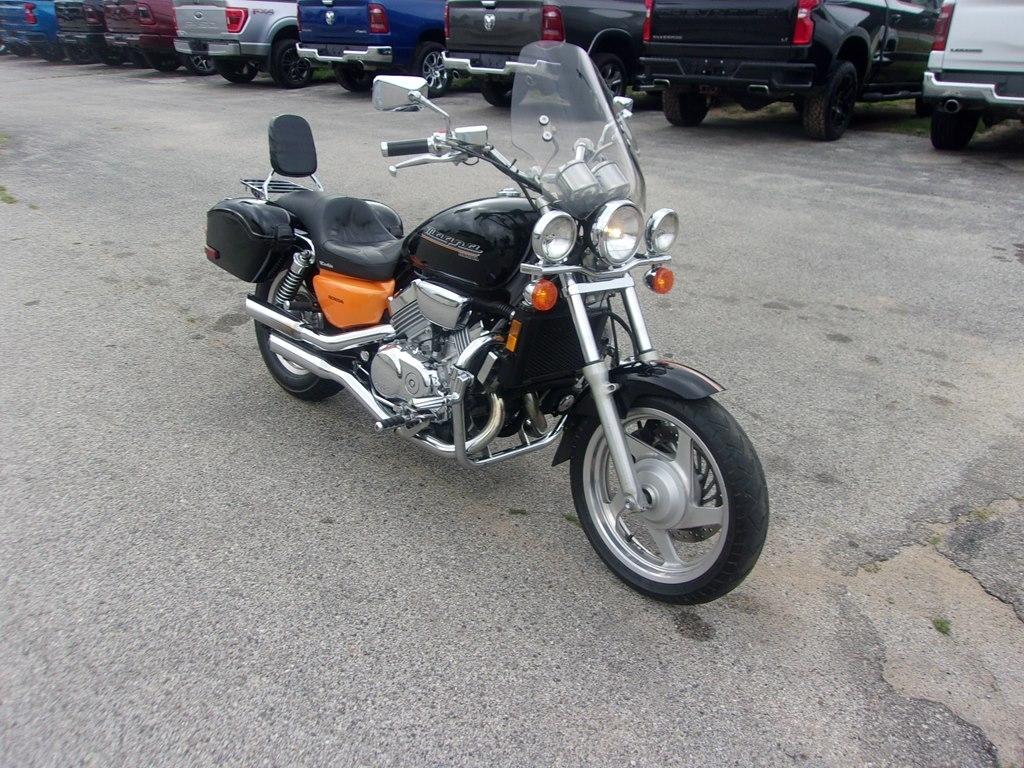 Honda Magna  2000