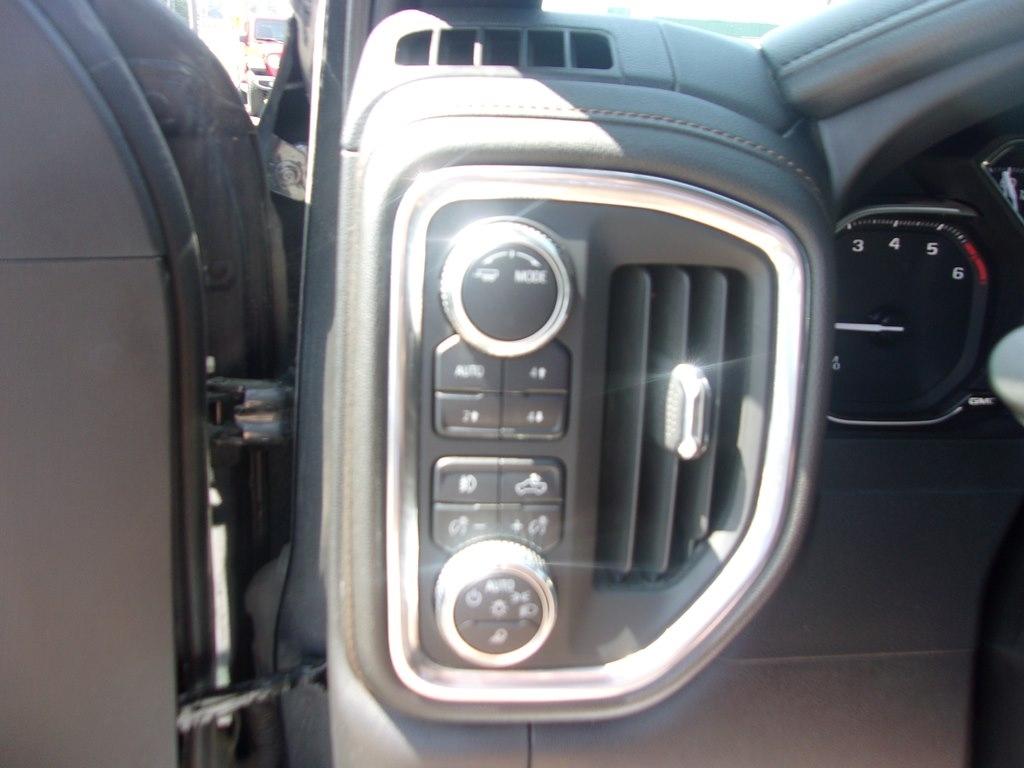 GMC Sierra 1500 Limited 4WD Crew Cab 147" AT4 2022