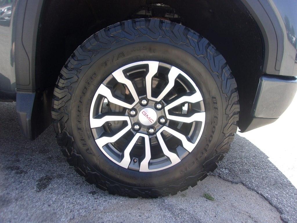 GMC Sierra 1500 Limited 4WD Crew Cab 147" AT4 2022
